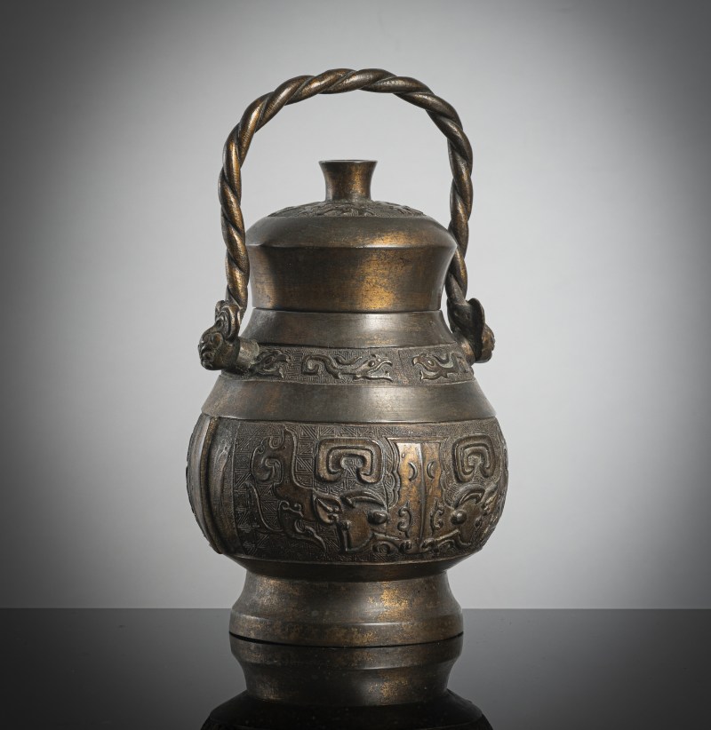 A bronze vessel 'hu' in archaic style with partial gilding - 图2