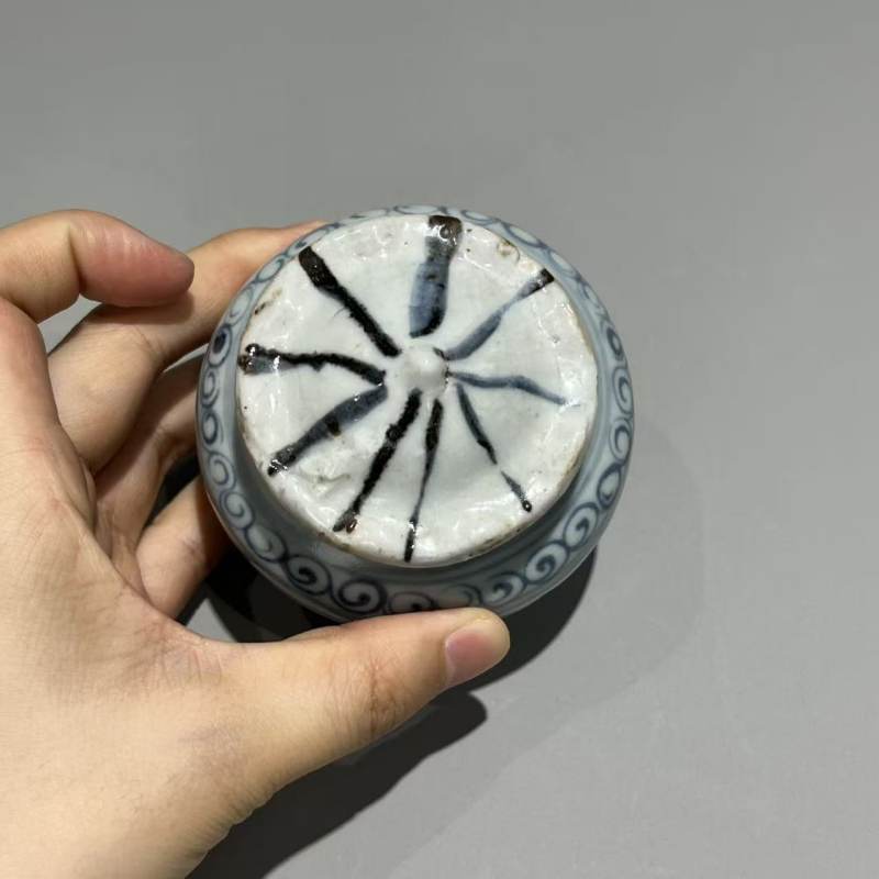 元代 青花缠枝花卉纹荷叶盖小罐 - 图6