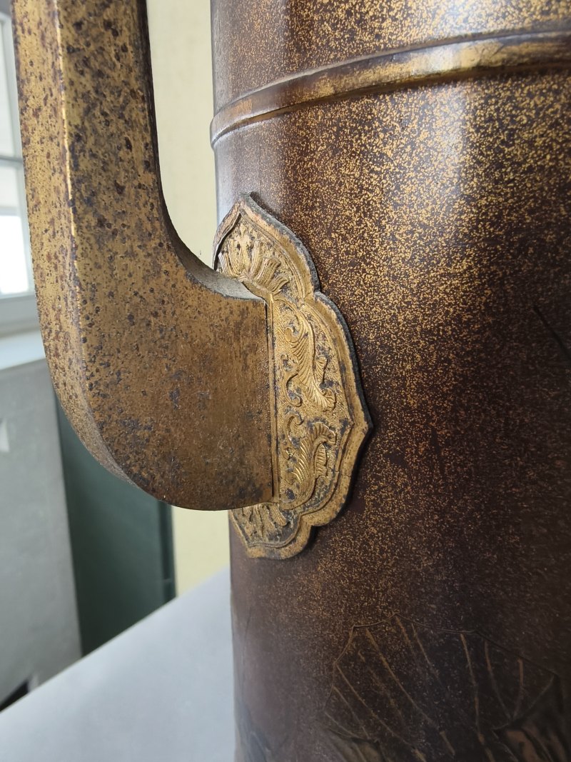 A very rare lacquer and gilt-bronze duomuhu jug with cover - 图13