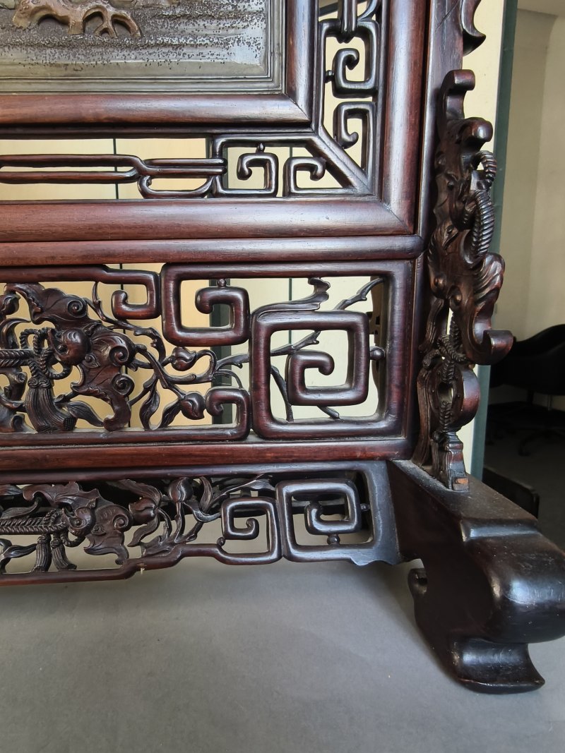 A fine carved Duan stone panel mounted as table screen - 图4