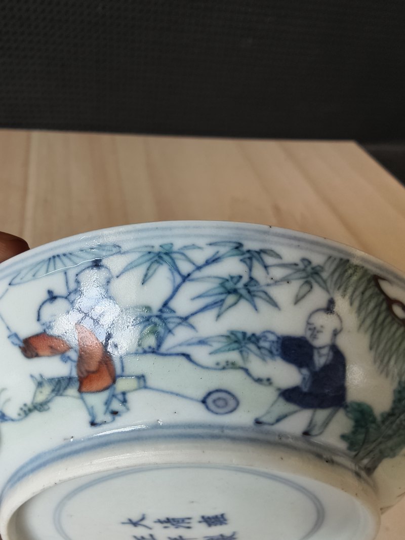 A 'Doucai' saucer with decoration of playing boys - 图16
