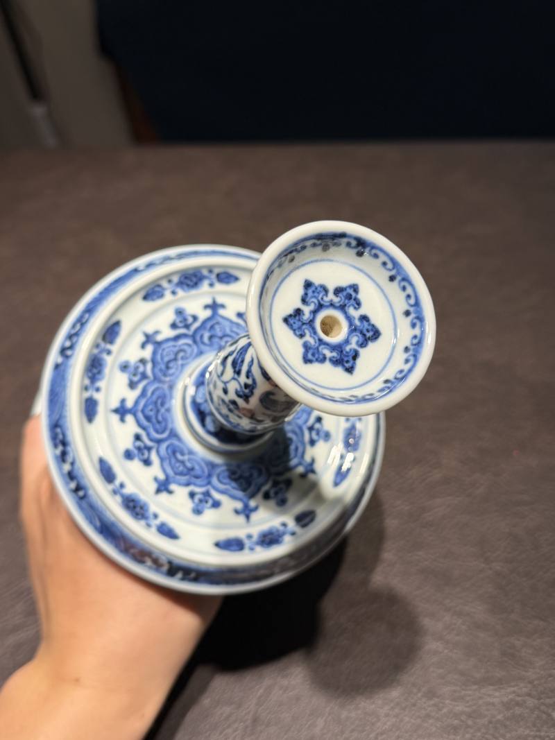 清乾隆 青花缠枝莲纹烛台 - 图9