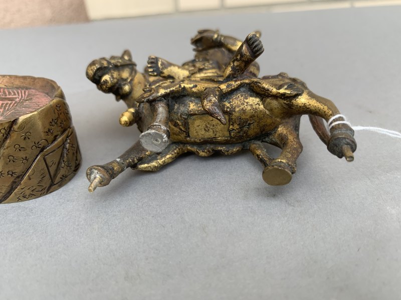 A GILT-BRONZE FIGURE OF SHRI DEVI - 图11