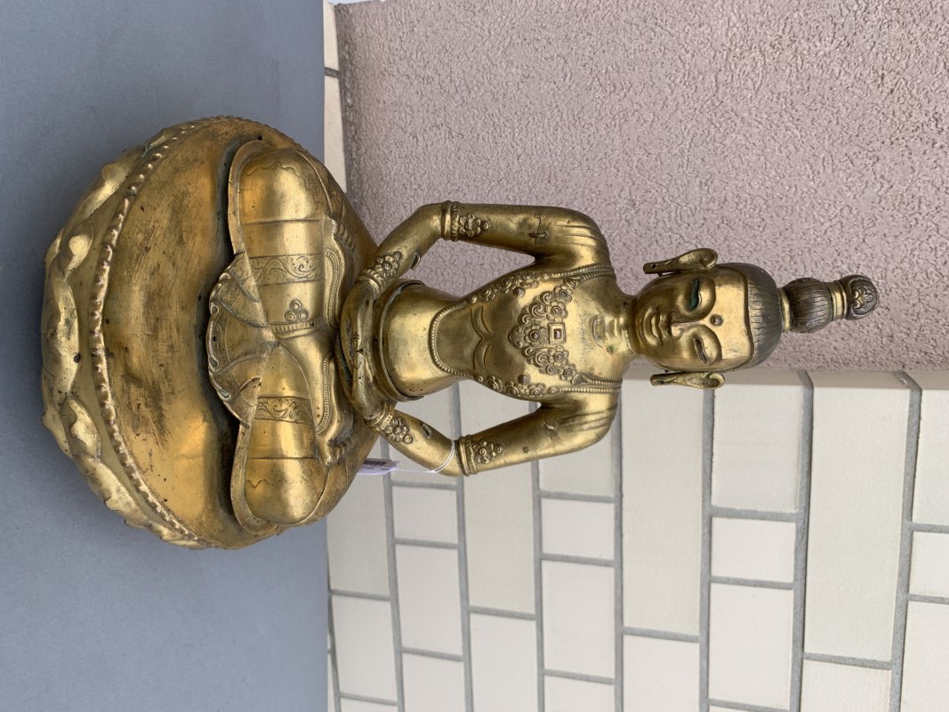 A gilt-repoussé figure of Amitayus - 图6
