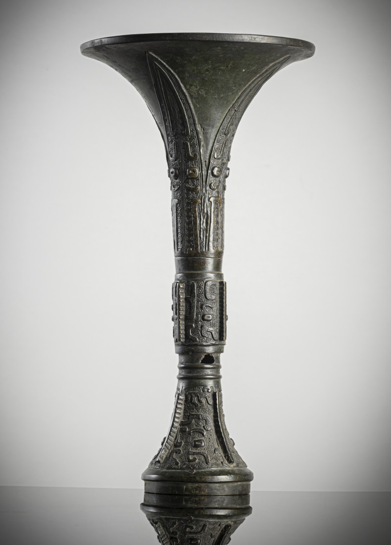 A bronze 'gu' vase with archaistic relief decoration - 图3