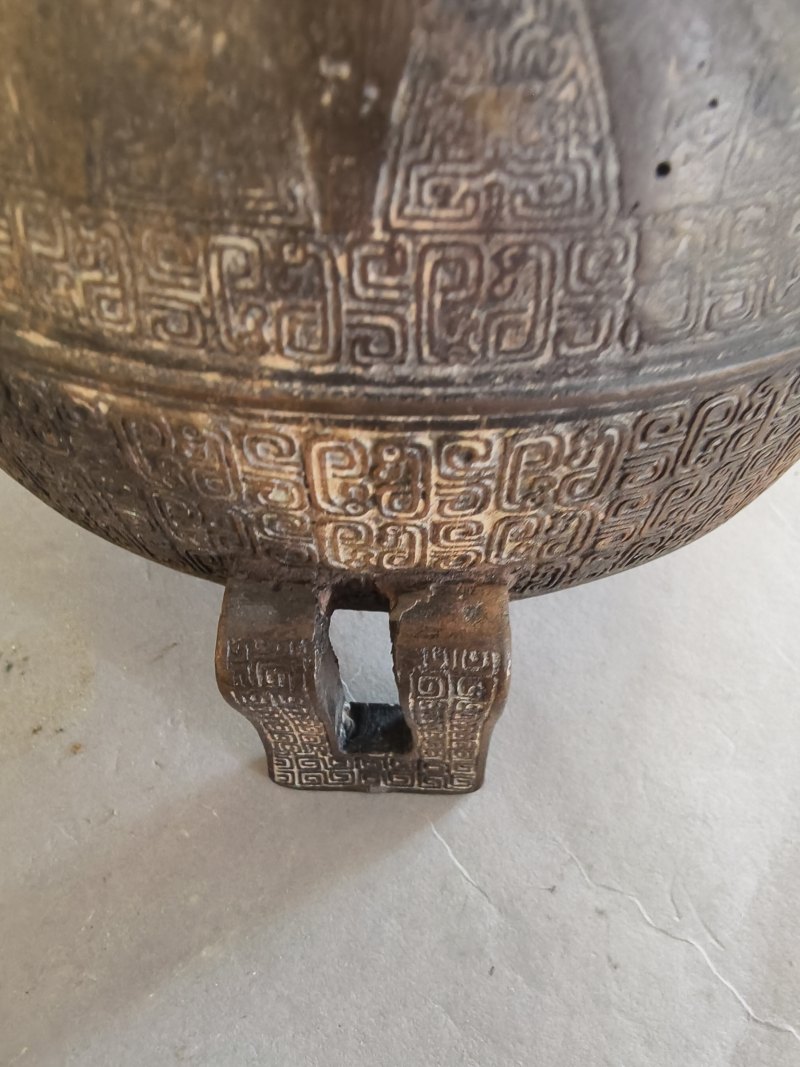 Three-legged bronze food vessel "ding" type - 图18