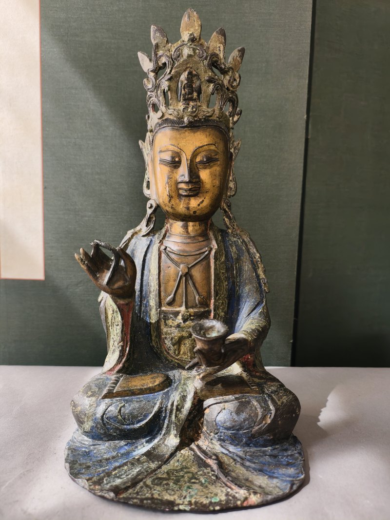 Polychrome painted and partially fire-gilt bronze of the crowned Guanyin - 图10