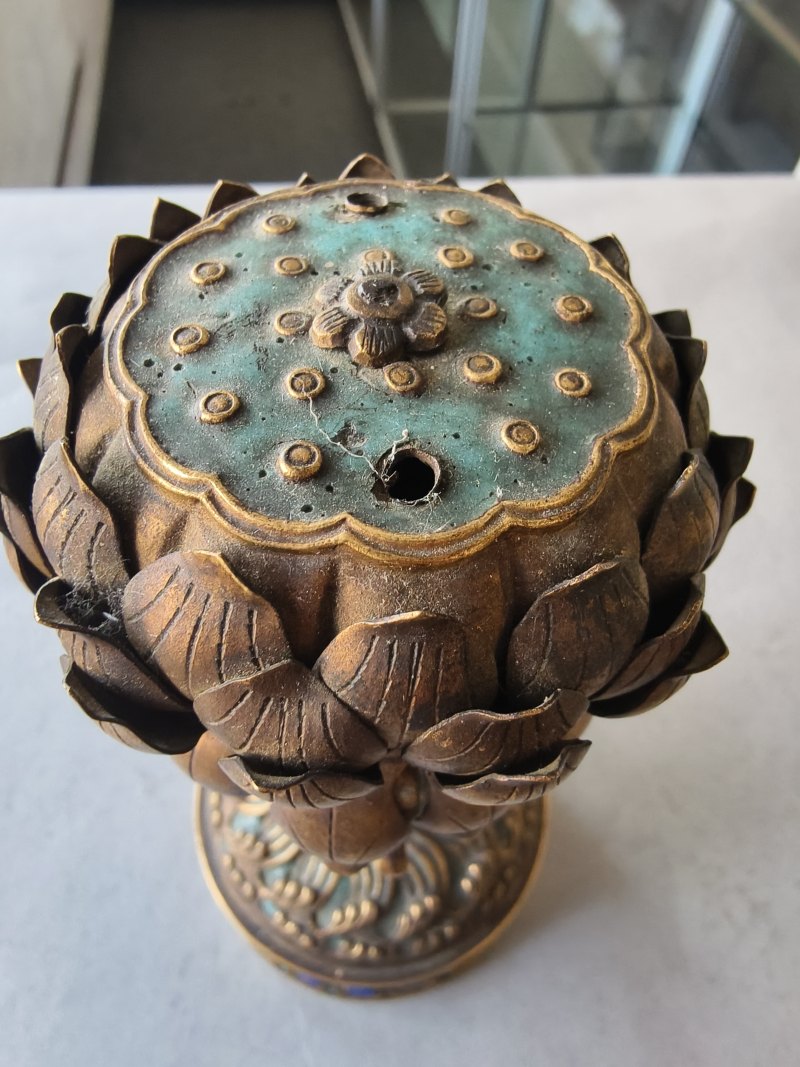 A Buddhist altar emblem made of fire-gilt copper with enamel decoration and lotus for incense sticks - 图14
