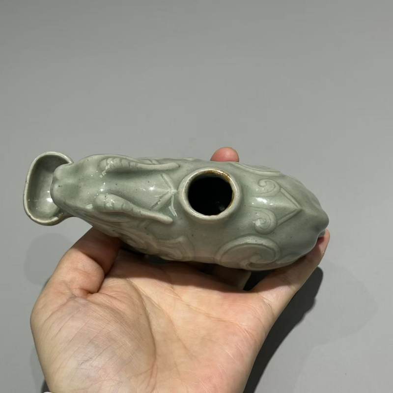 明代 青釉瑞兽水滴 - 图7