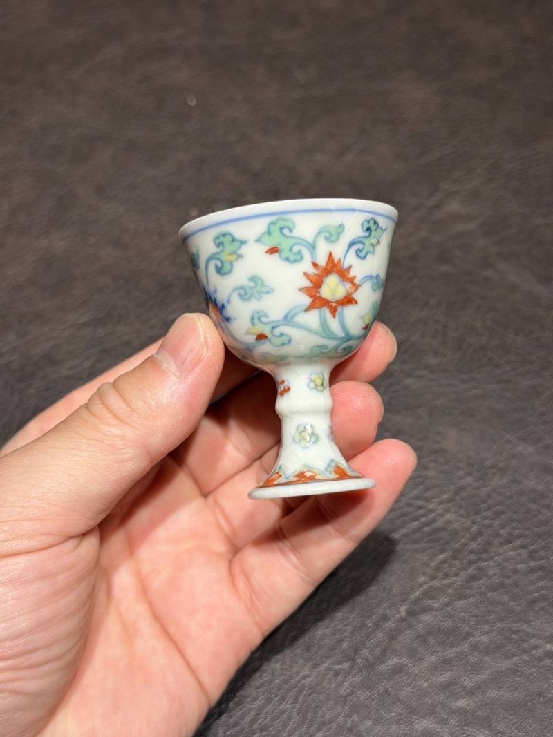 明成化 斗彩缠枝莲纹高足杯 - 图6