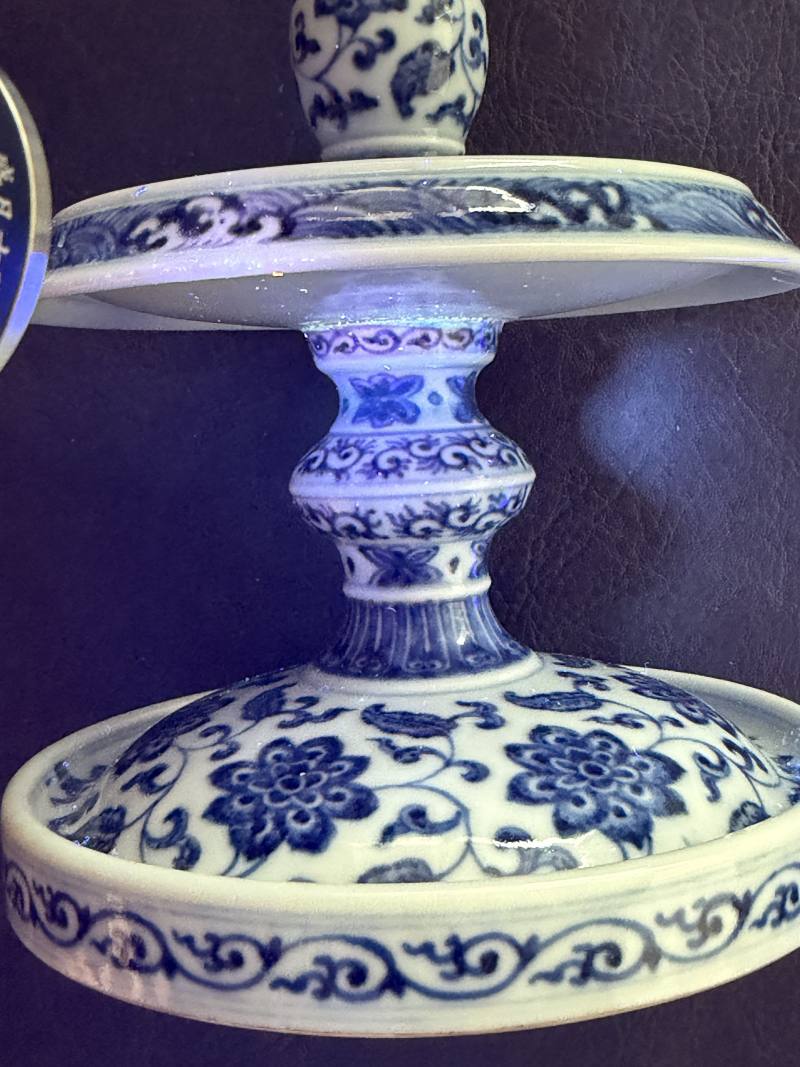 清乾隆 青花缠枝莲纹烛台 - 图24