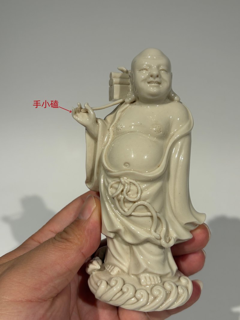 明 德化窑何朝宗款白釉布袋和尚立像 - 图11