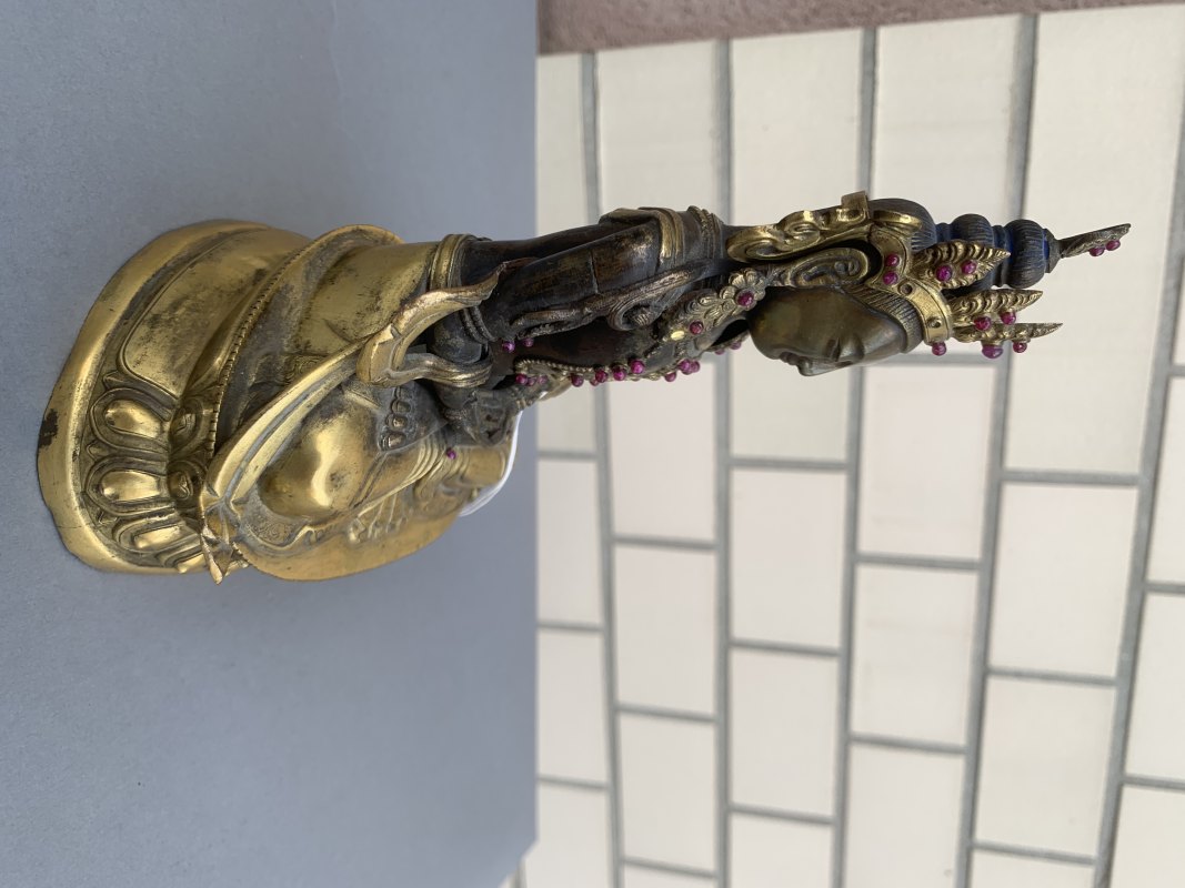 A part-gilt copper repoussé figure of Amitayus with glass and stone inlays - 图9