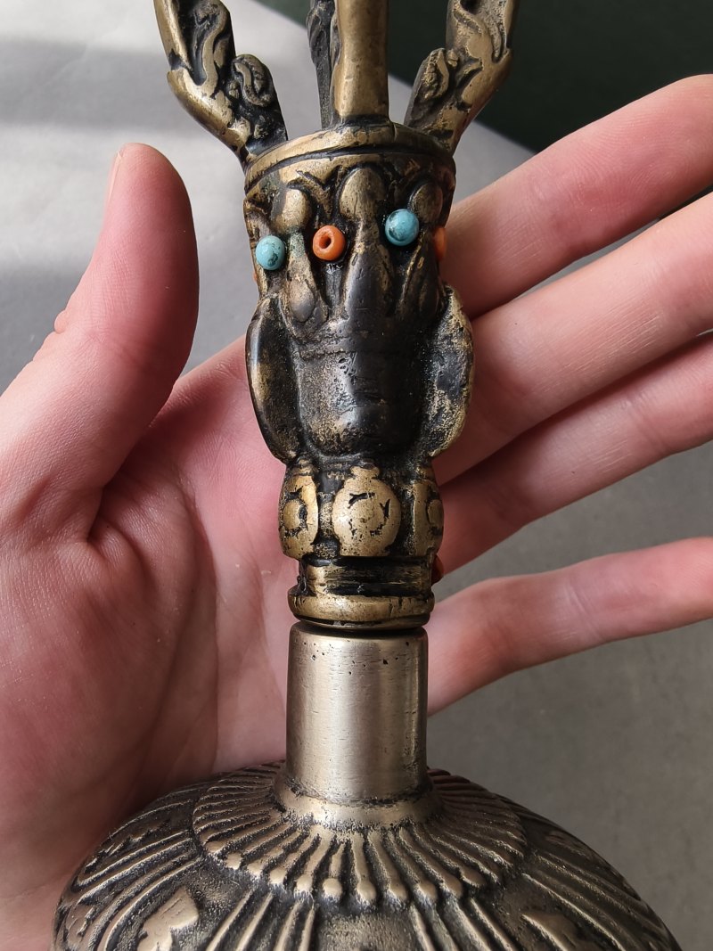 A metal bell (ghanta) and a phurbu - 图16