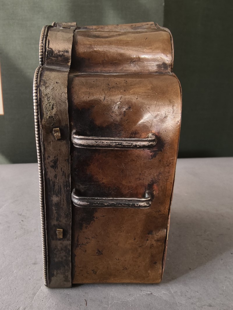 A copper gahu with partially gilded silver front with 'Buddhist emblems' and figure of Amitayus with turquoise inlays - 图12