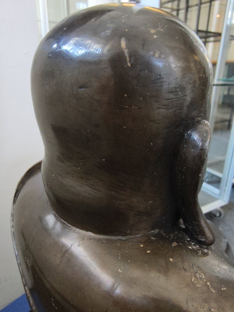 A large cast bronze figure of seated Budai with boys on a lotus pedestal - 图14