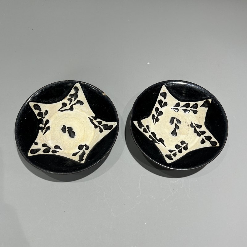 明代 黑釉七星盘一对 - 图7