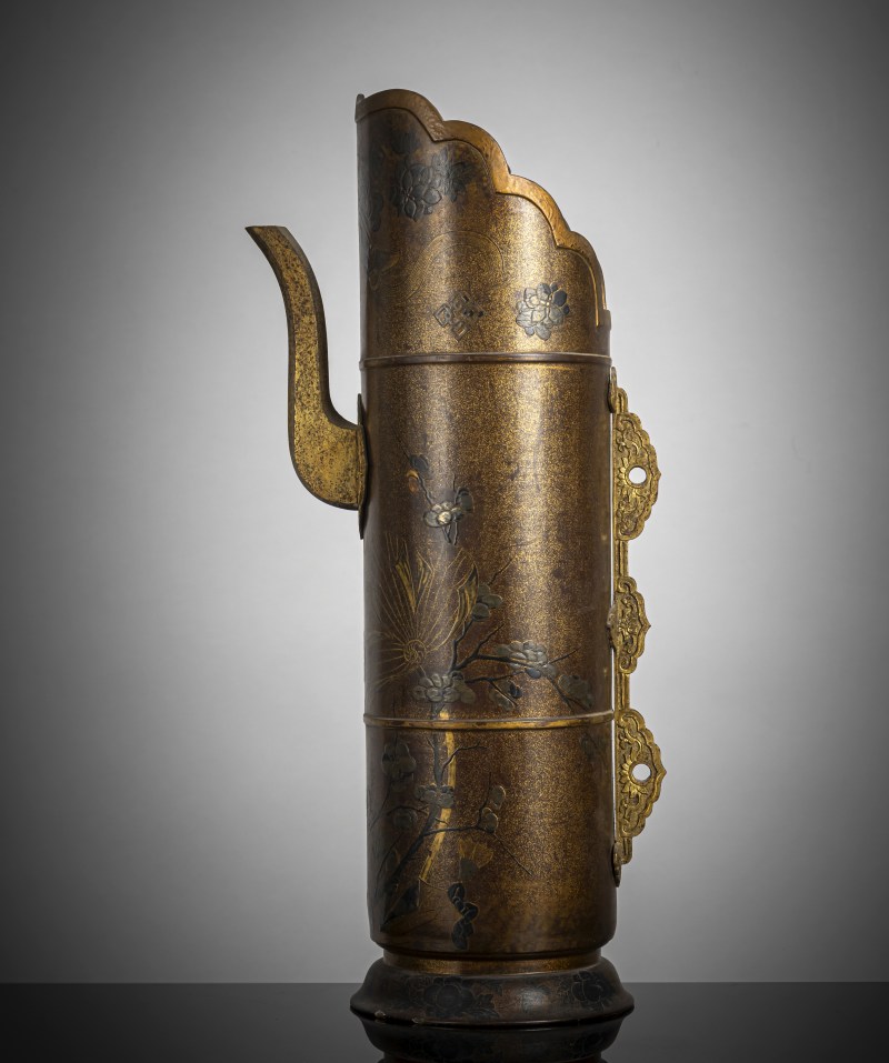 A very rare lacquer and gilt-bronze duomuhu jug with cover - 图3