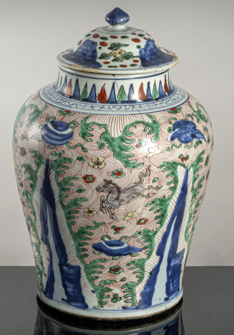 A 'Wucai' porcelain vase and cover with flying horses between waves and emblems - 图2
