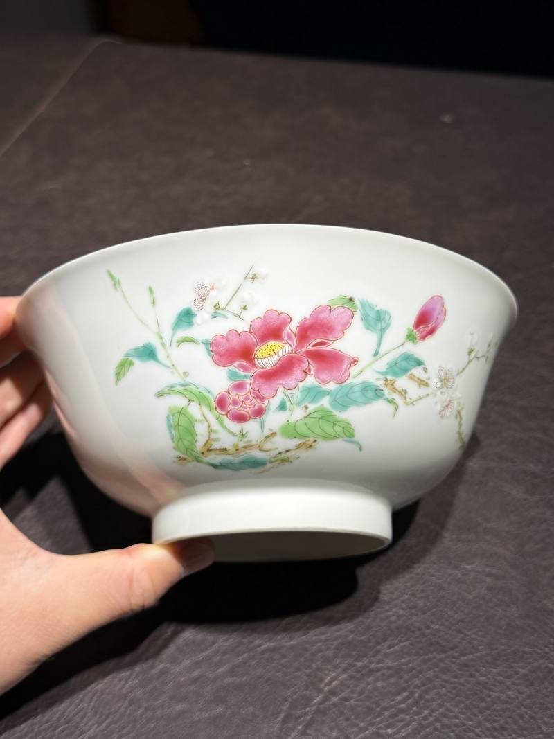 清雍正 粉彩蝶恋花纹碗 - 图3