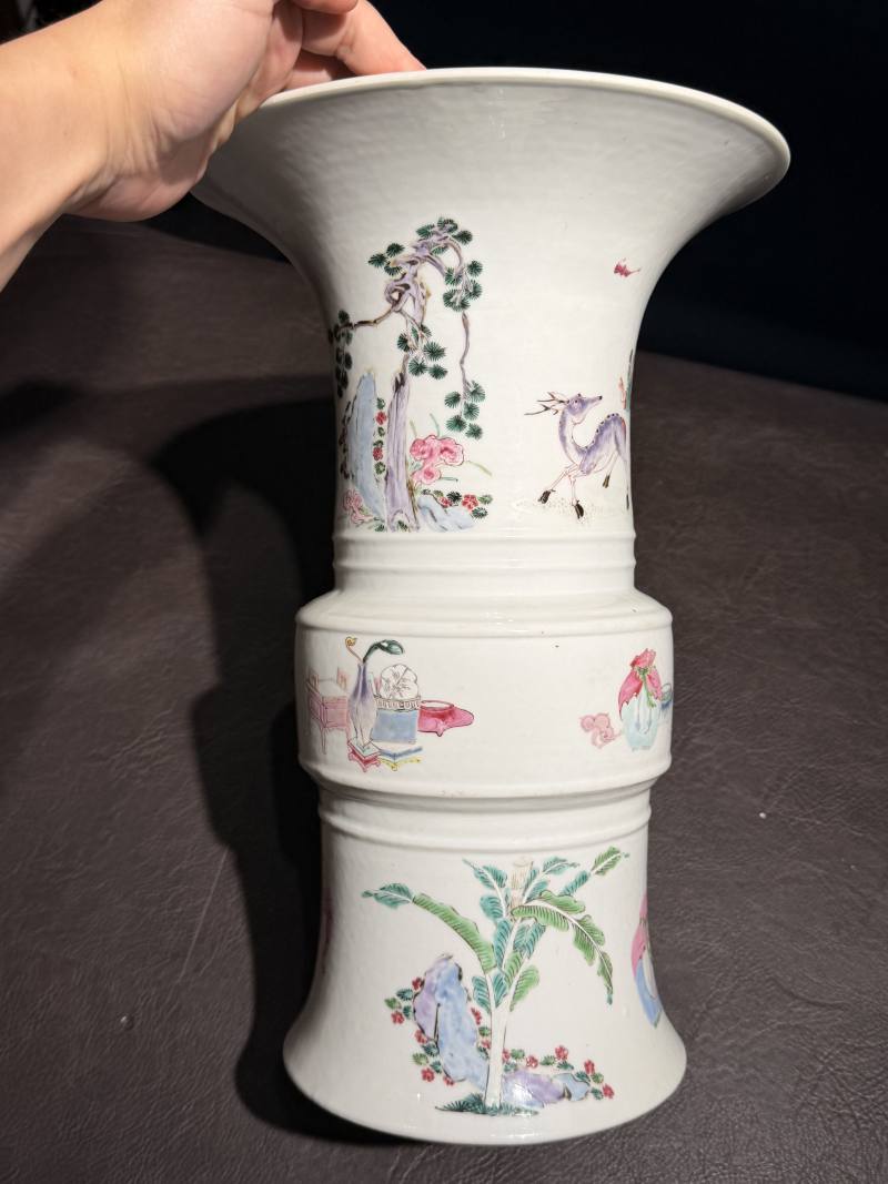 清雍正 粉彩“高仕采芝”图花觚 - 图4