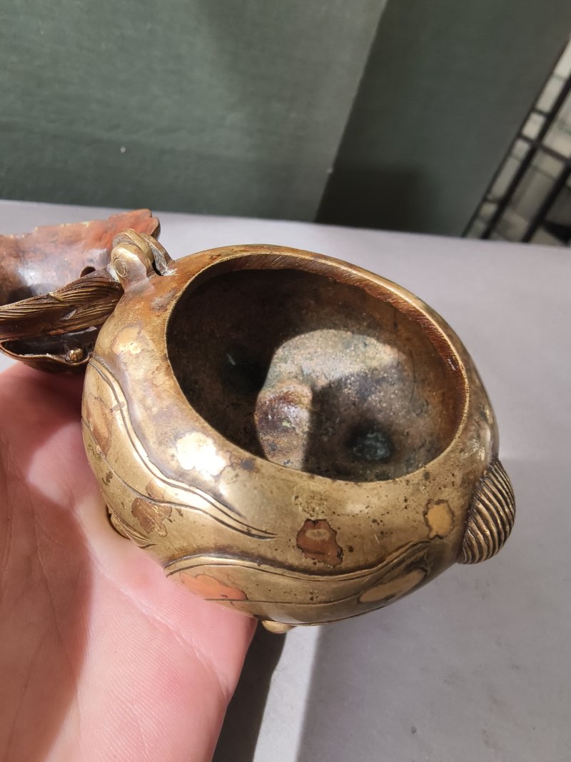 A small gold-splashed bronze censer in the shape of a Luduan - 图8