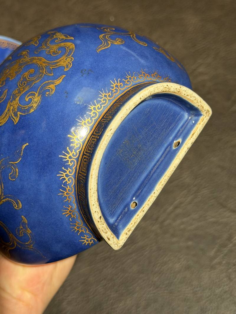 清乾隆 宝石蓝釉描金团龙纹壁瓶 - 图14