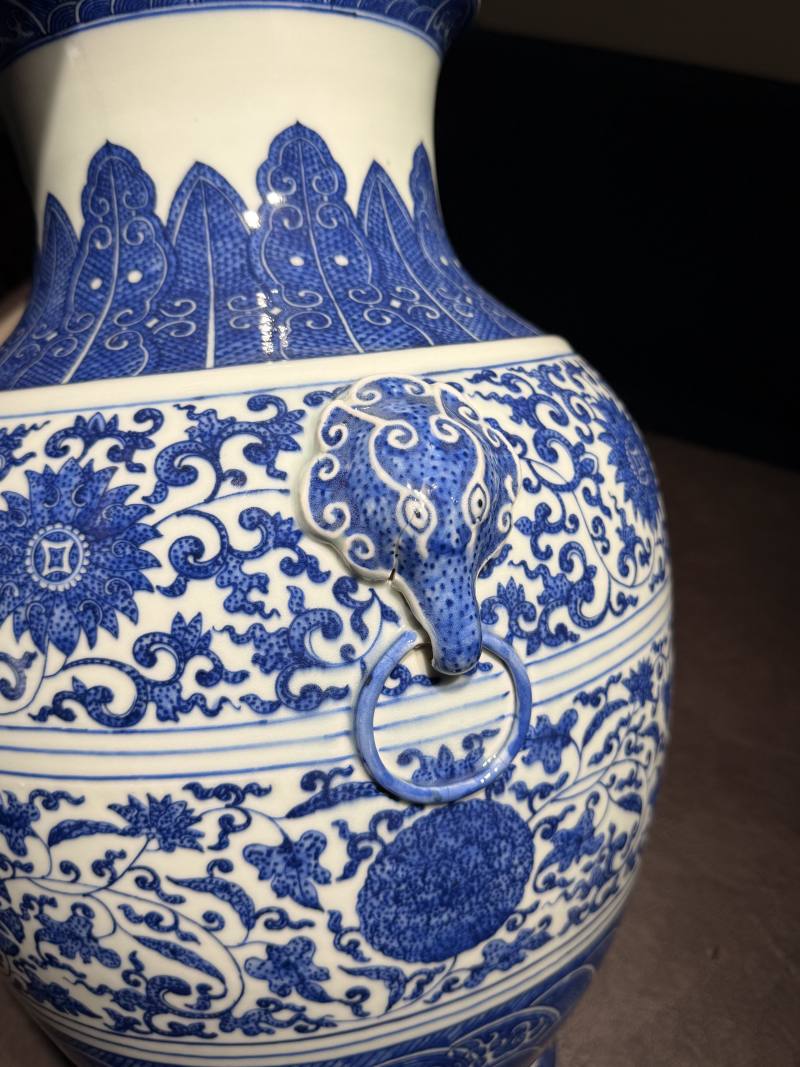 民国 青花缠枝莲纹象首铺首尊 - 图19