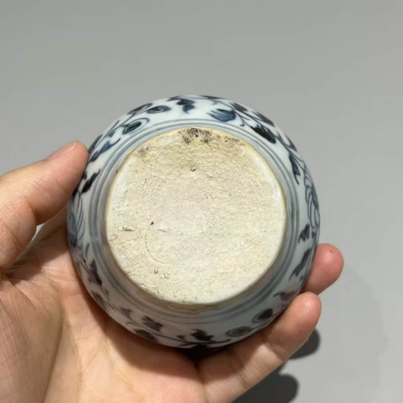 元代 青花缠枝花卉纹荷叶盖小罐 - 图7