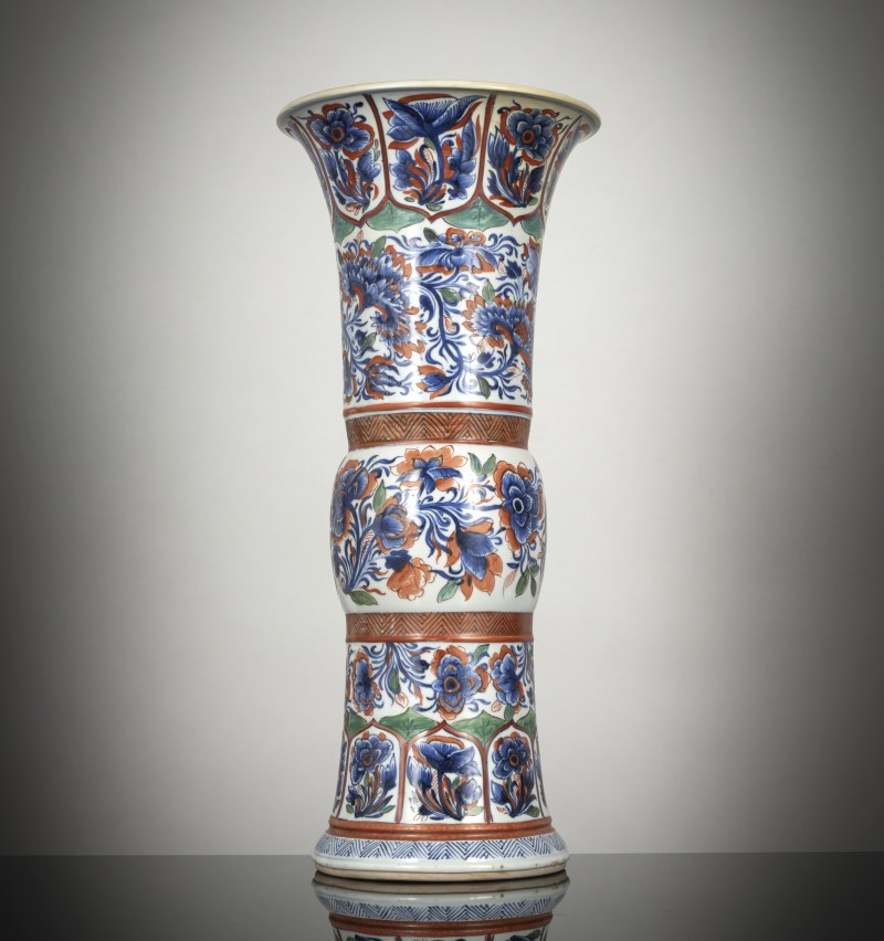 A 'Gu'-shaped porcelain vase with unusual wucai decoration - 图2