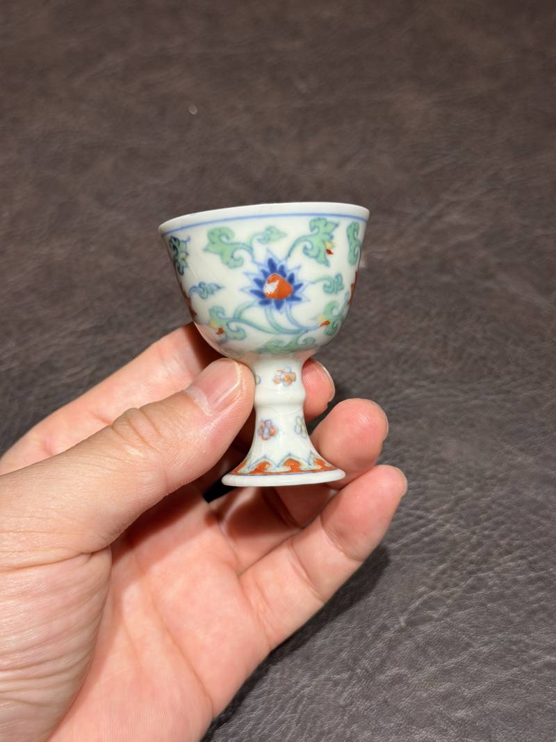 明成化 斗彩缠枝莲纹高足杯 - 图7