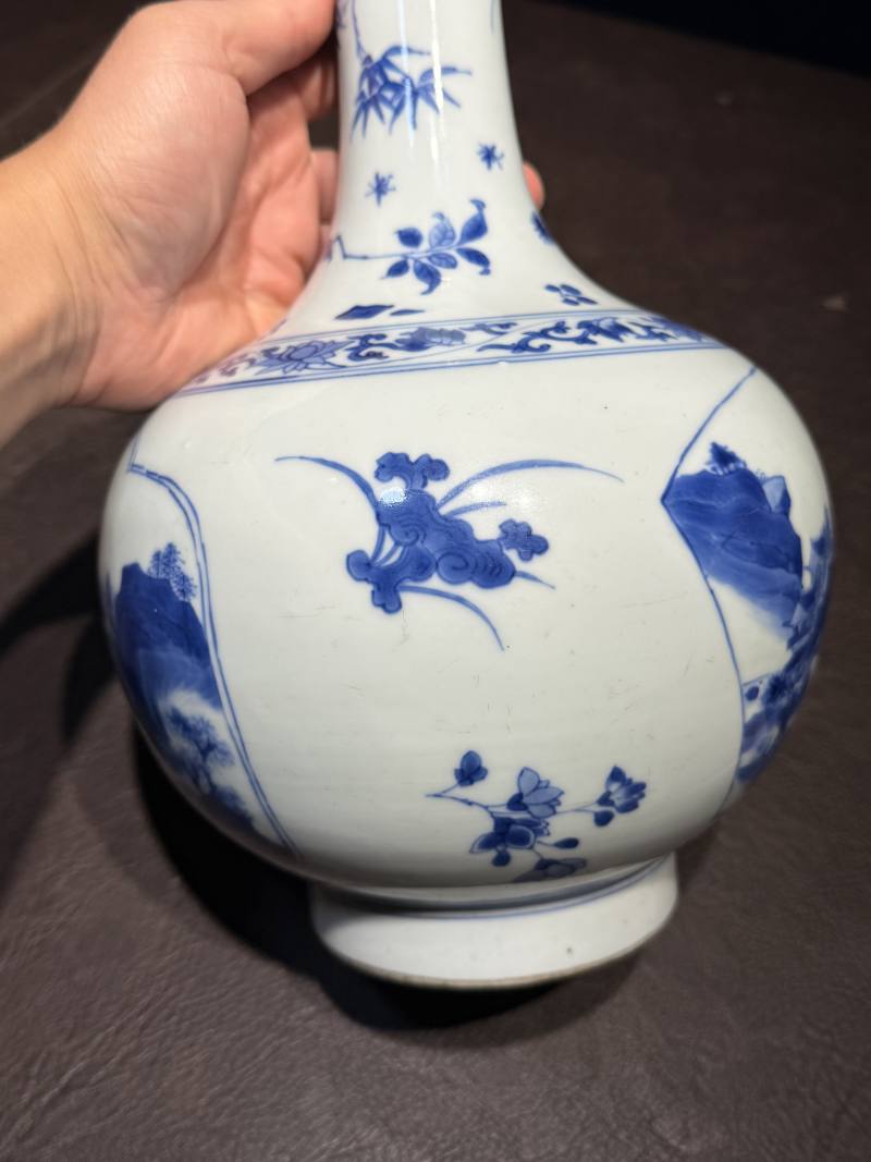 明崇祯 青花开光山水图长颈瓶 - 图8