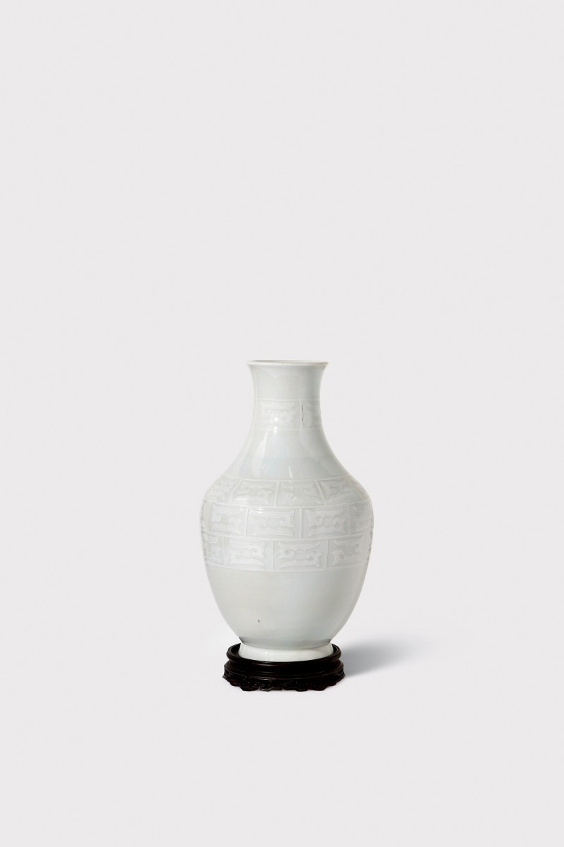 清乾隆·白釉饕餮纹尊