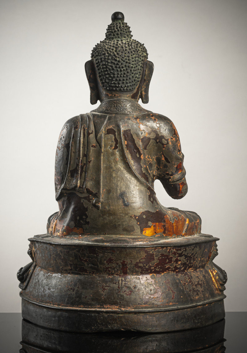 A bronze figure of Buddha Shakyamuni on a lotus throne with remnants of gilding - 图2