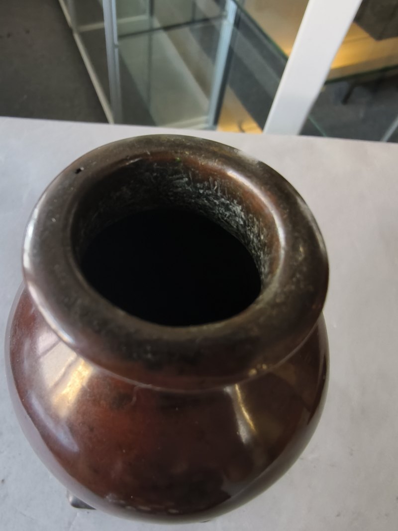 A group of three bronze vases - 图32
