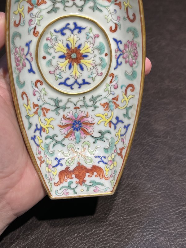 清嘉庆 外松石绿皮球花内洋彩西番莲纹茶船 - 图12