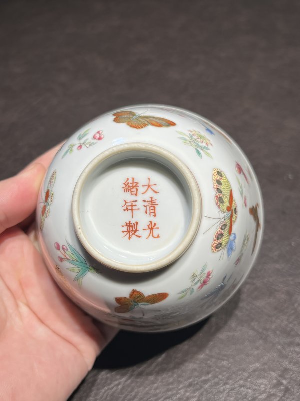 清光绪 粉彩描金百蝶盖碗一对 - 图27