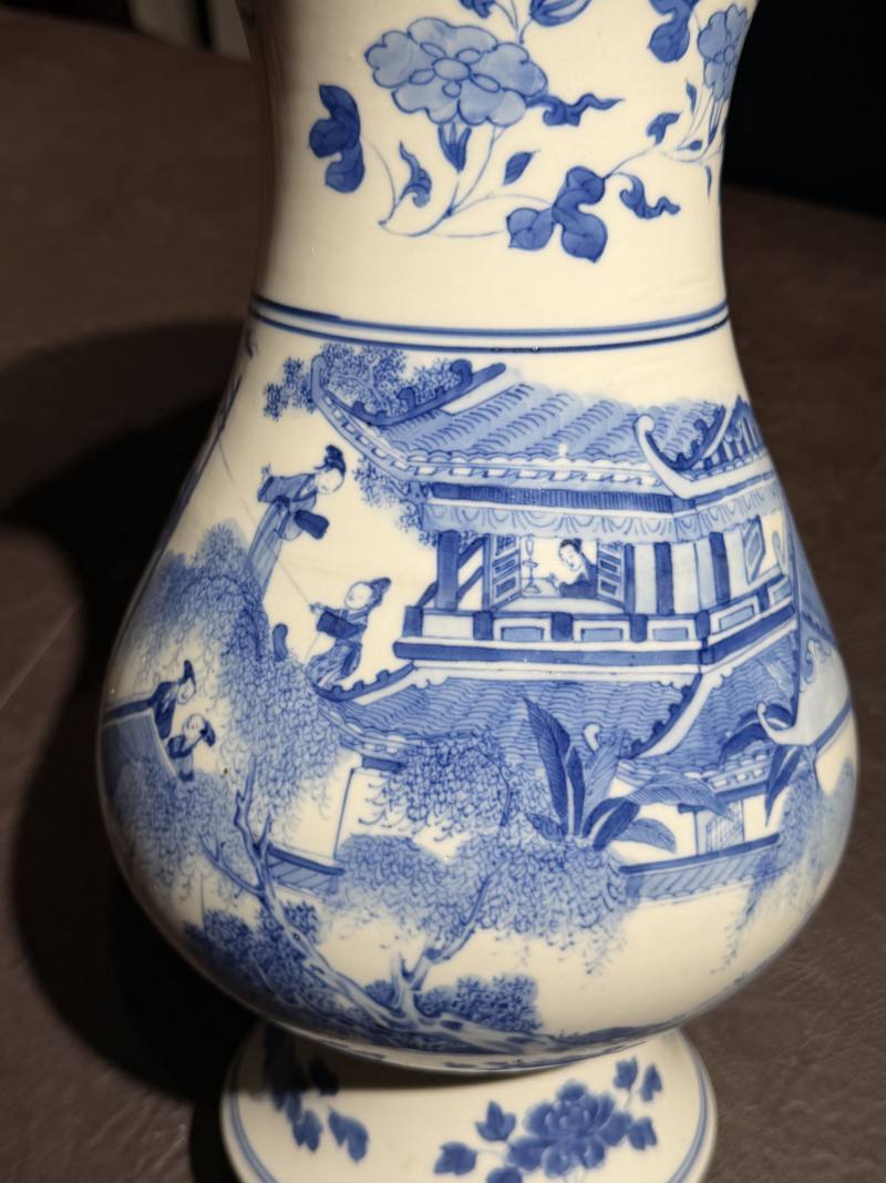 清康熙 青花庭院“杨柳荡千”图琵琶尊 - 图13