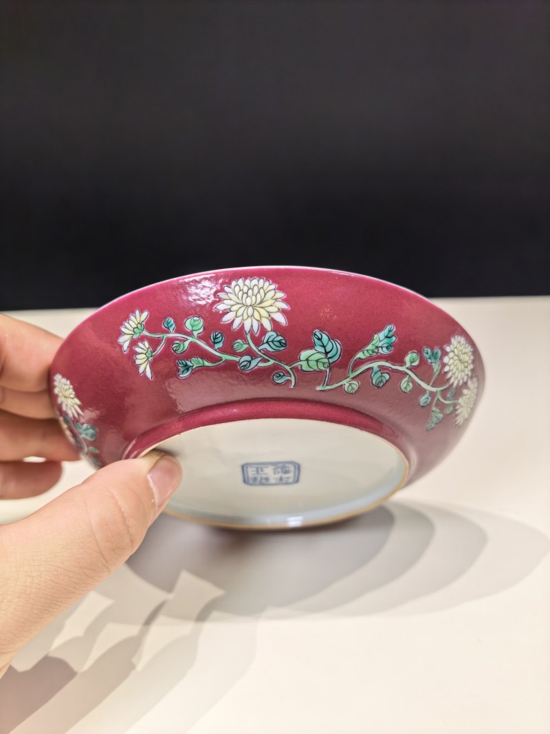 清雍正 珐琅彩胭脂红地菊花纹小盘 - 图12