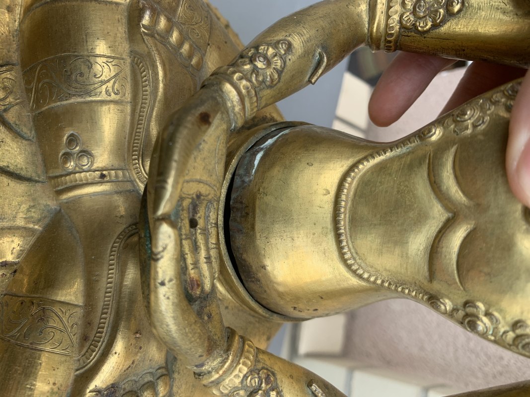 A gilt-repoussé figure of Amitayus - 图10