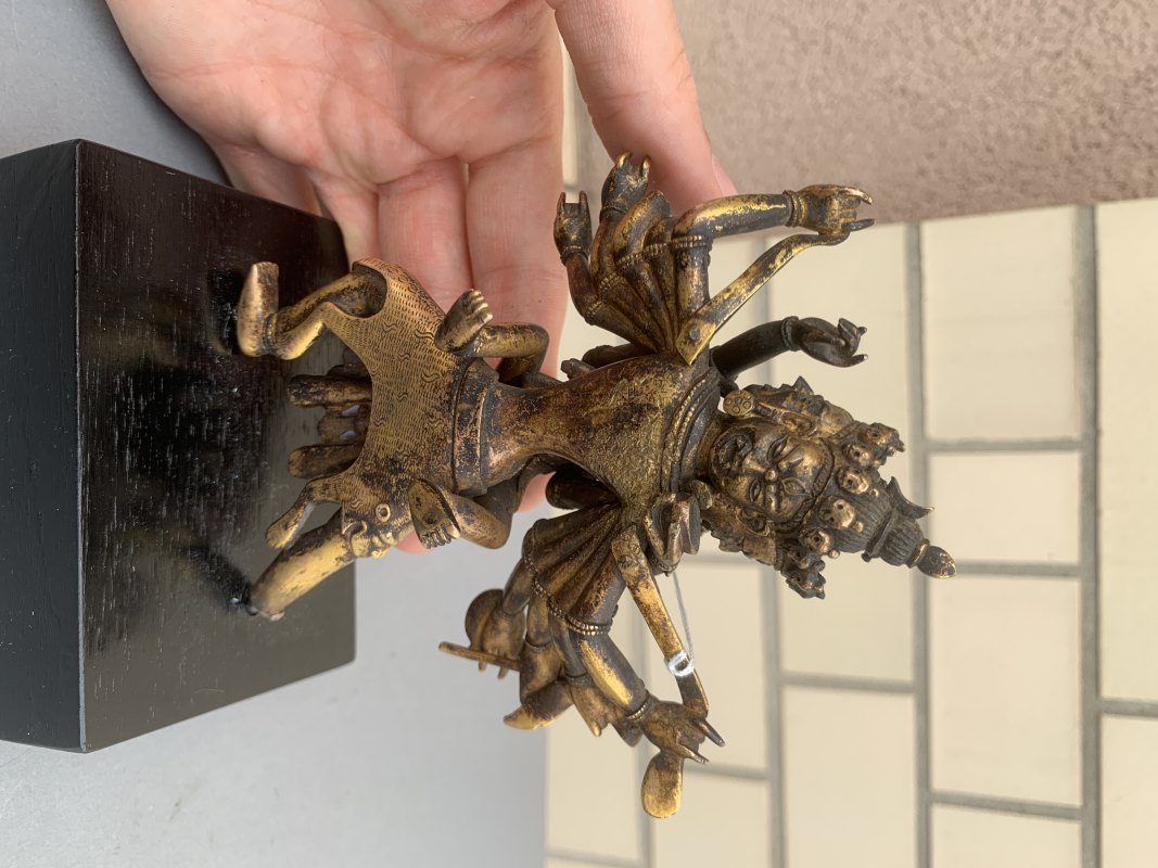 A fire-gilt bronze of Cakrasamvara in yab-yum with attributes - 图9