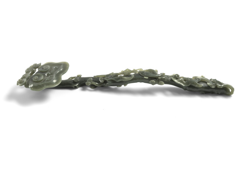 A fine carved spinach green jade sceptre with lingzhi, double fish and bats in relief - 图2