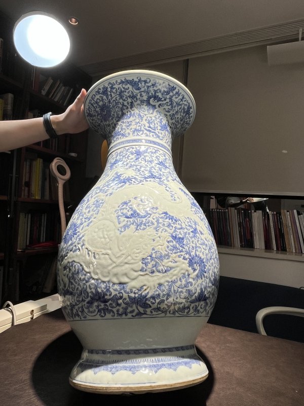 清雍正 青花锥拱穿花龙纹大尊 - 图8
