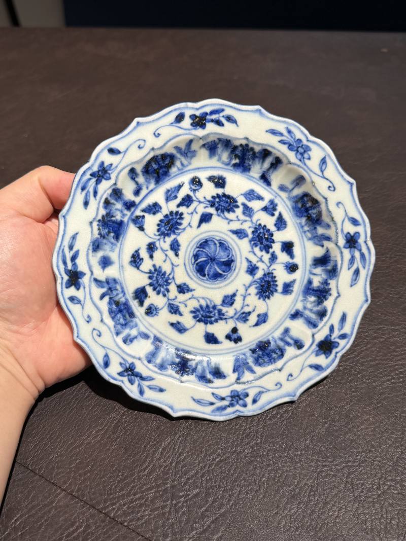 清雍正 仿永乐青花月华纹海棠盘 - 图3