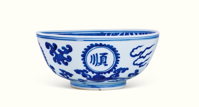 明嘉靖 青花内人物外风调雨顺纹孔明碗