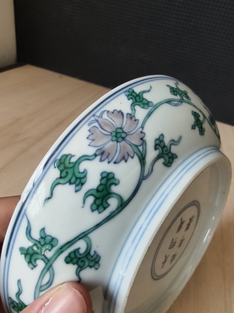 A pair of fine 'Doucai' saucers with floral decoration - 图18