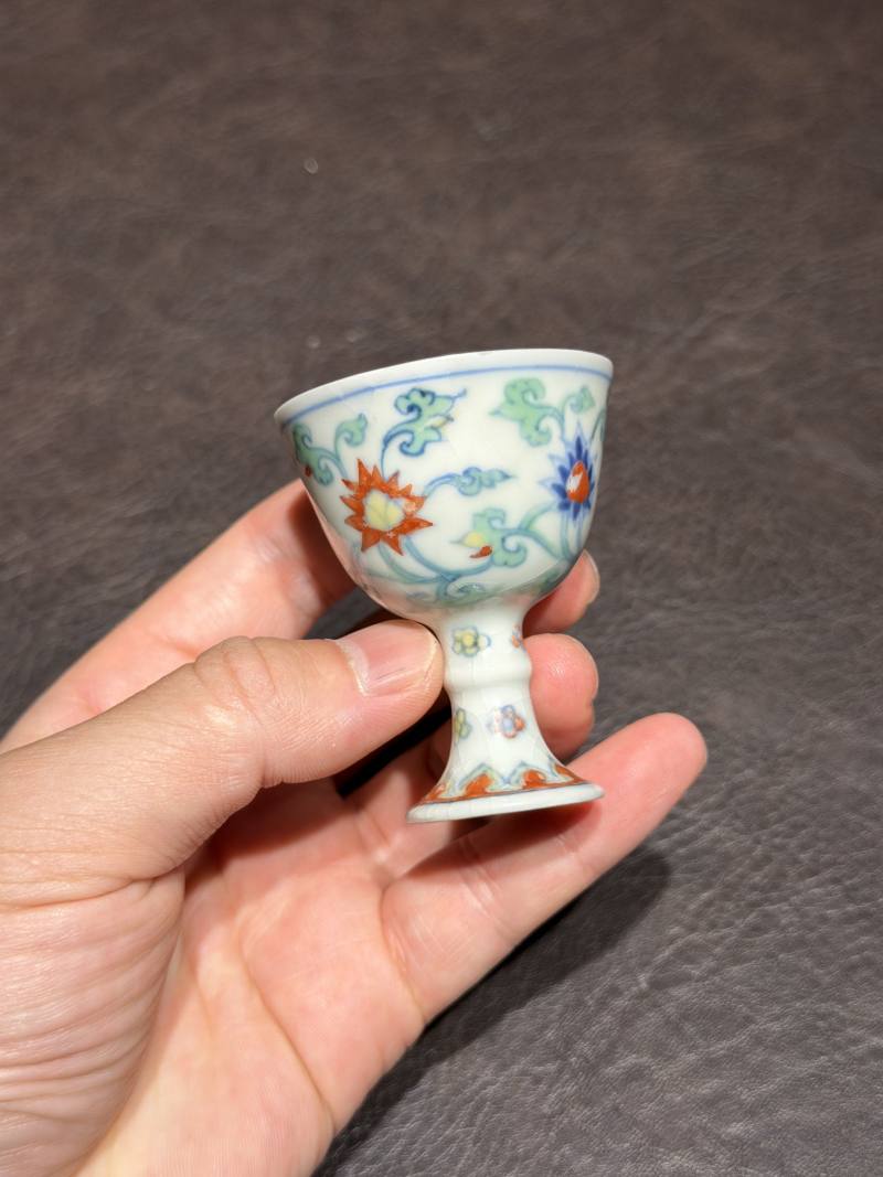 明成化 斗彩缠枝莲纹高足杯 - 图8