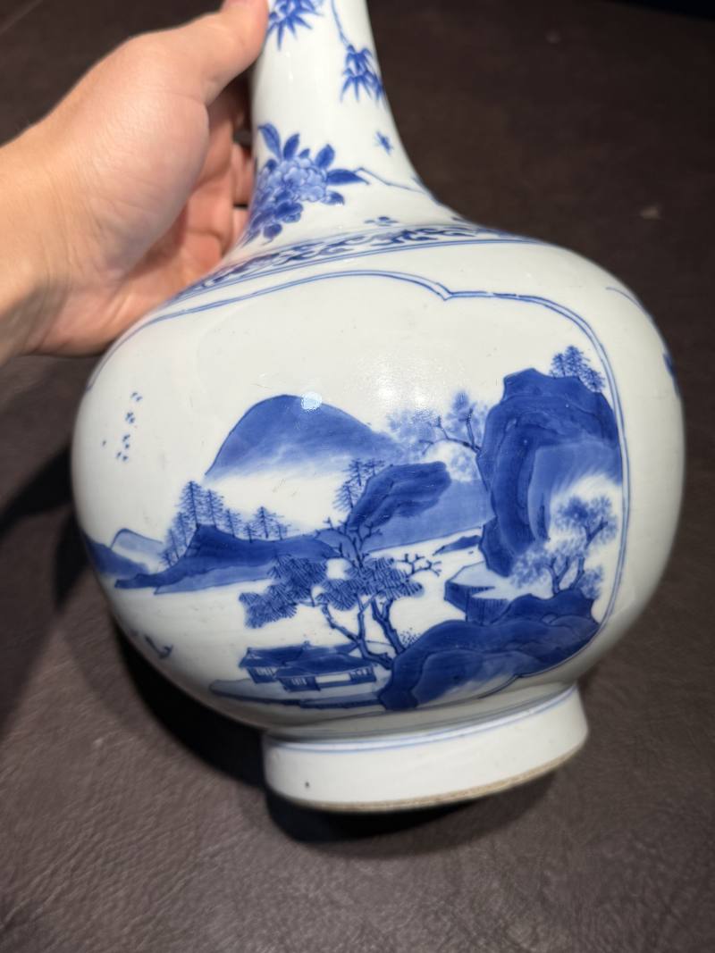 明崇祯 青花开光山水图长颈瓶 - 图9