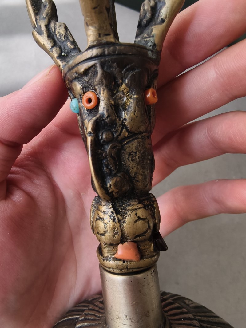 A metal bell (ghanta) and a phurbu - 图17