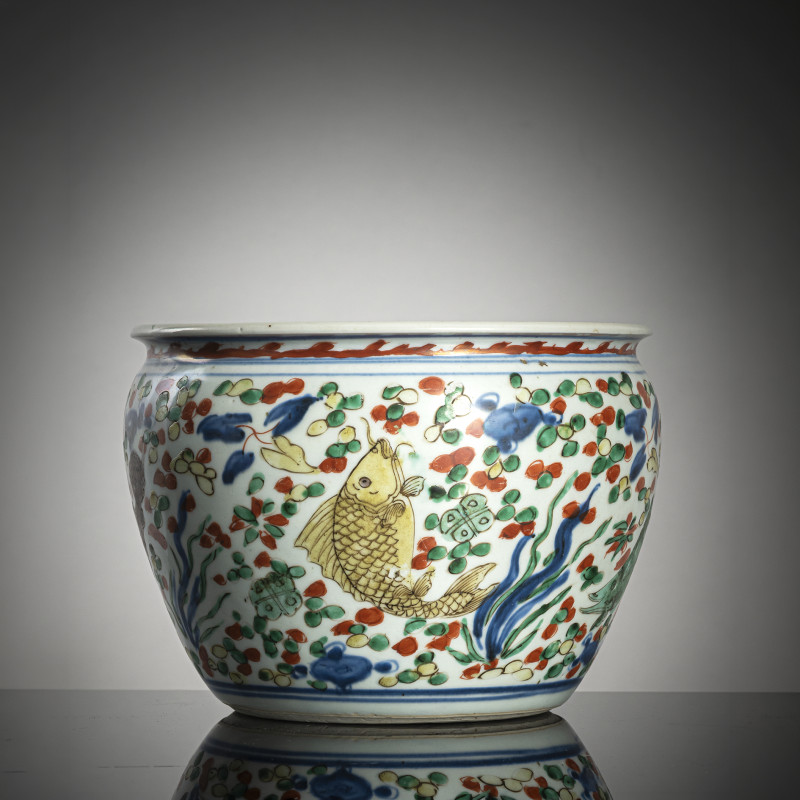 A 'Wucai' porcelain cachepot or jardinière with fishes - 图2